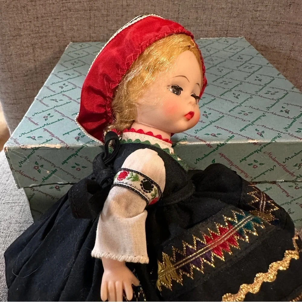 Madame Alexander Vintage Doll Finland 761 with box